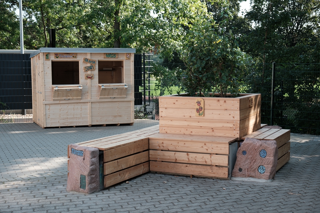 Quinoa Bauhütte 1 Sitzecke aus Holz, Kiosk aus Holz